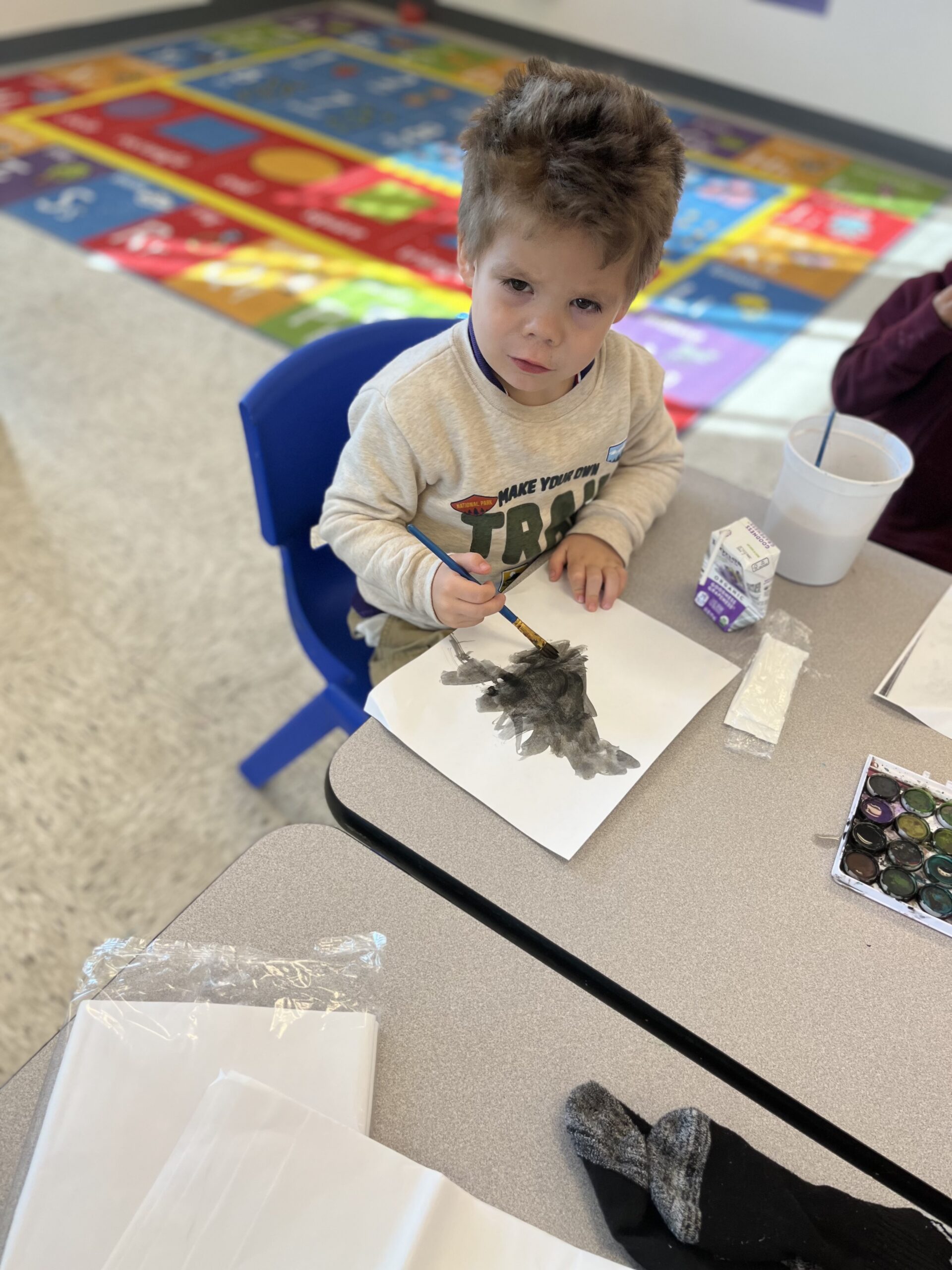 A child painting at La Mariposa